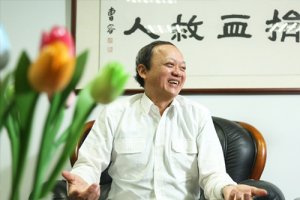 爬山沉浸「不老泉」，登高望遠甩憂愁