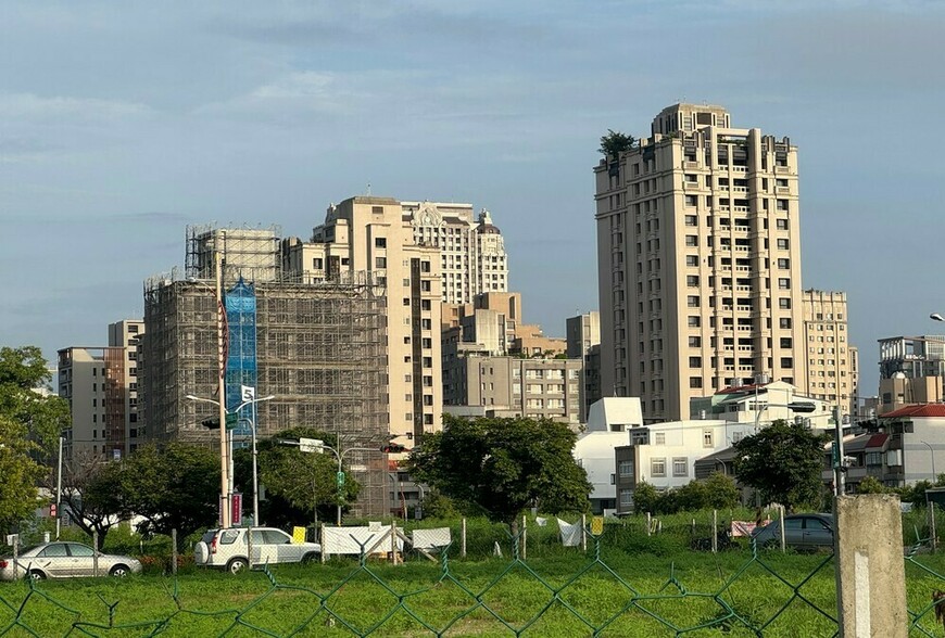 房市爆26%驚人跌幅！13萬戶慘套牢 建商驚現「死亡交叉」危機