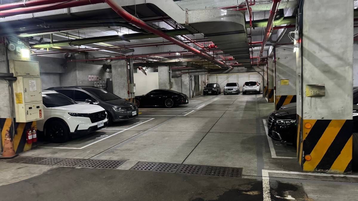 獨家／建商送的機車位竟一夕消失？住戶遭檢舉全塗銷　專家：關鍵要看這件事