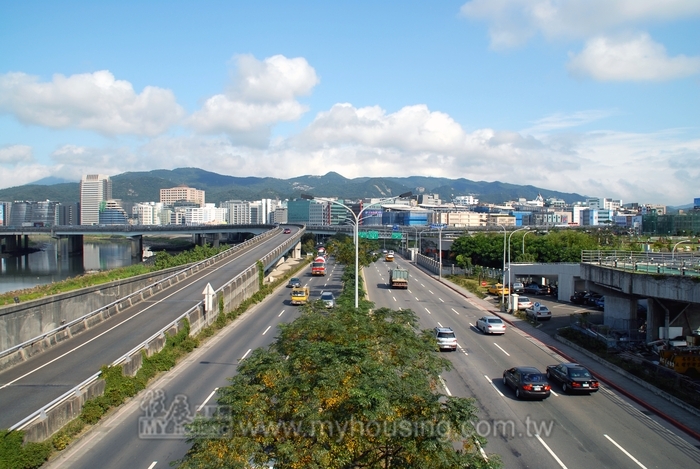 中華賓士出手23億　買內科廠辦