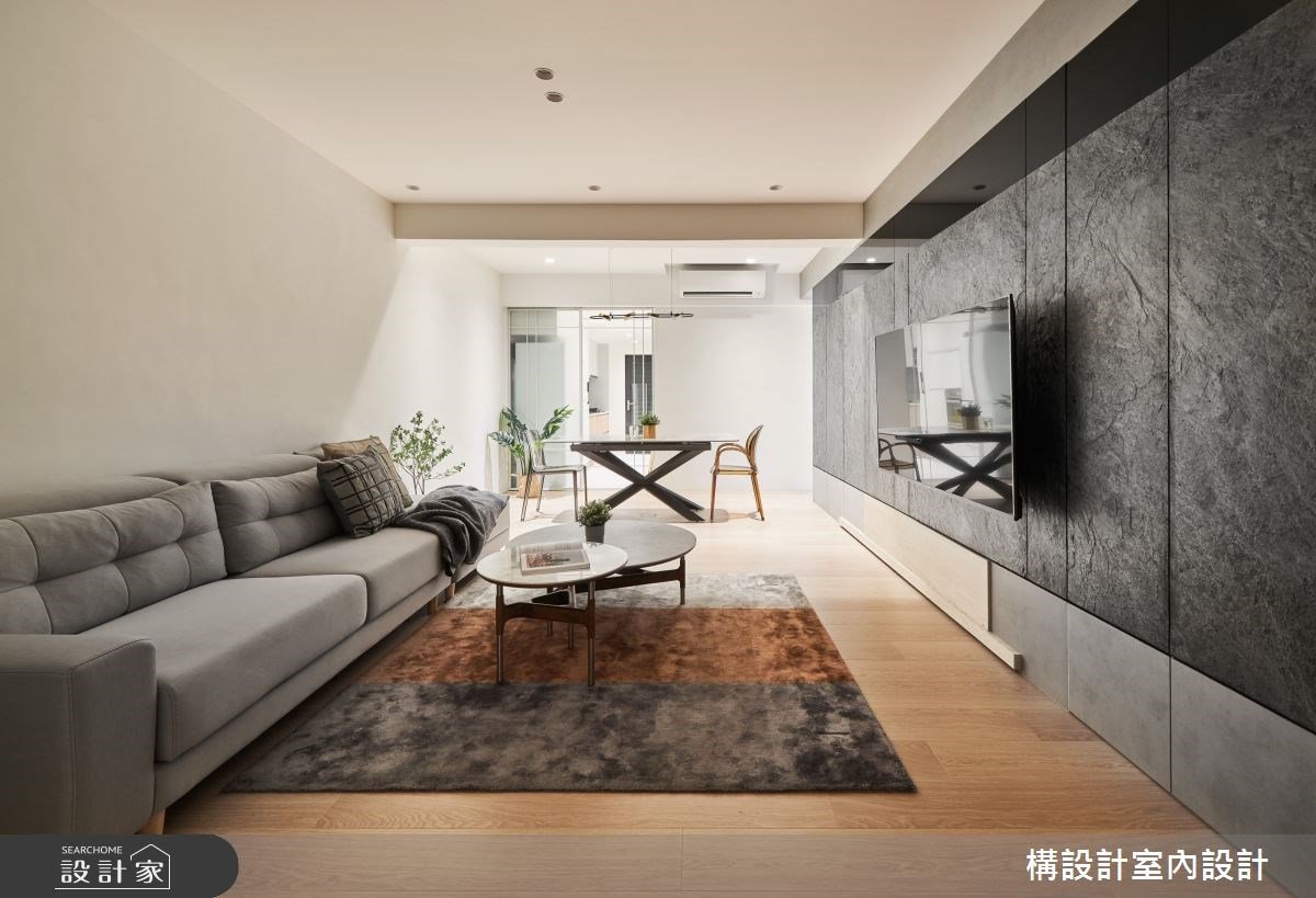 從昏暗基地到陽光普照！玻璃磚與梯間玻璃屋設計，40 年老屋再放光芒