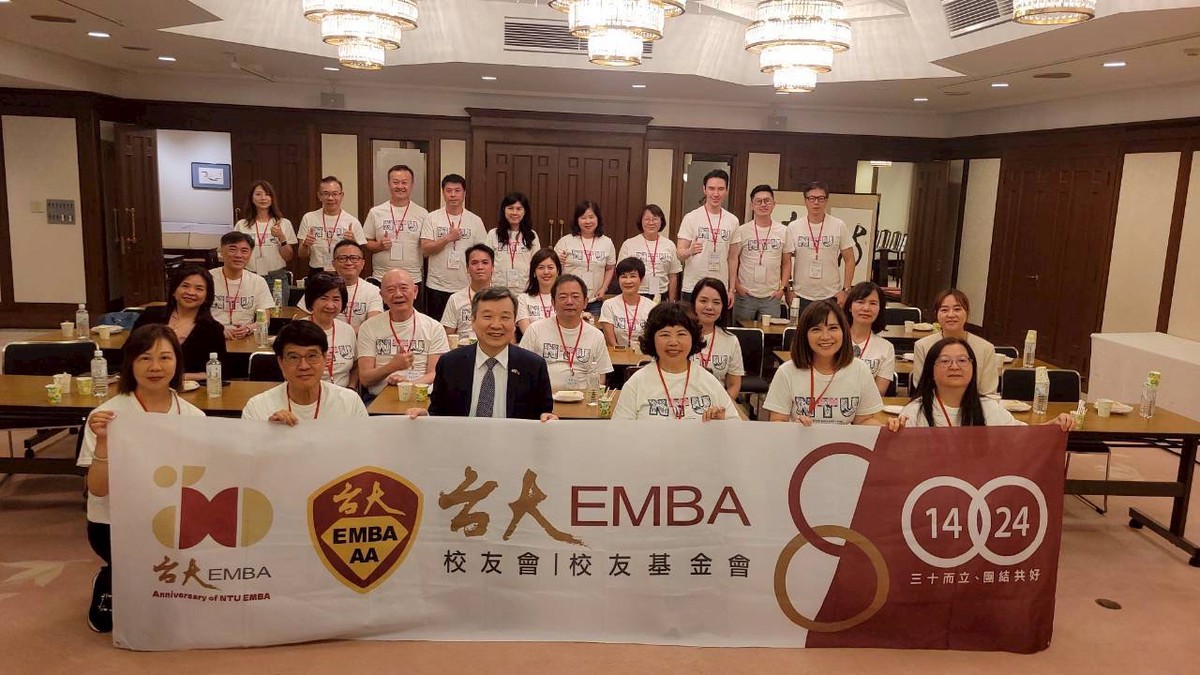 臺大EMBA拜會駐日代表處、早稻田到日本五大商社 跨域連結世界