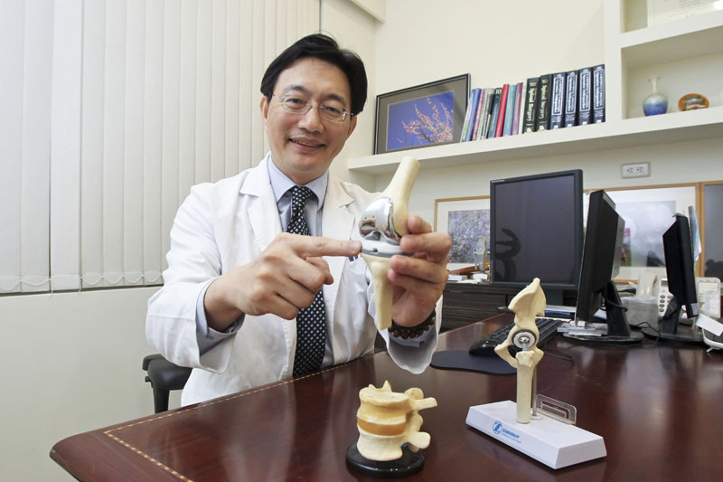 蘇嘉瑞，跨入會計師事務所的工作狂醫師