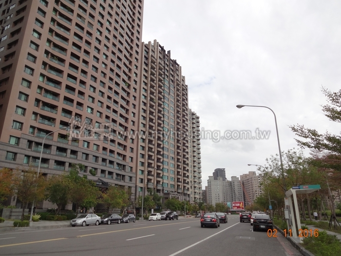 房子愈放愈不值錢   驚見1字頭在高雄蛋黃區  ！