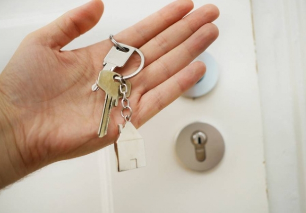 38歲男0存款「買不起房被甩」 怒嗆父母存太少：害我沒老婆