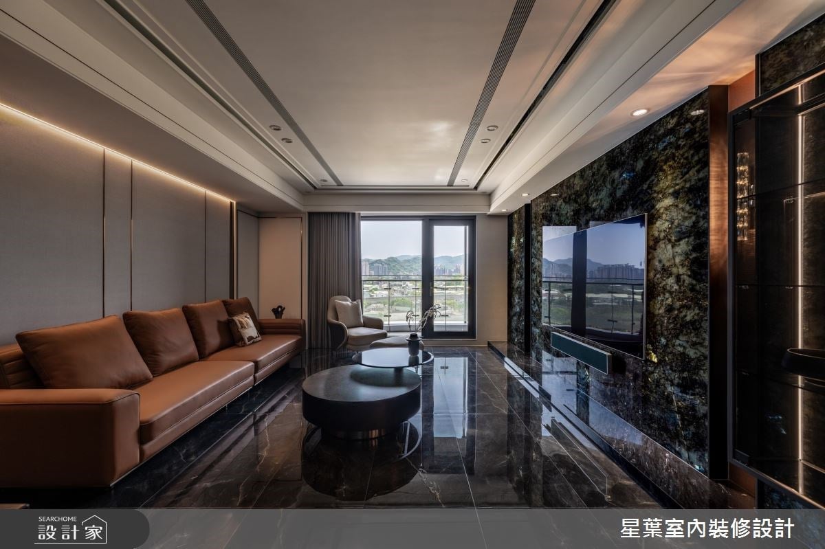 遠眺山景的奢華豪宅大公開！翻轉中古屋的不良格局，更以瑰麗奢石奠定暗...