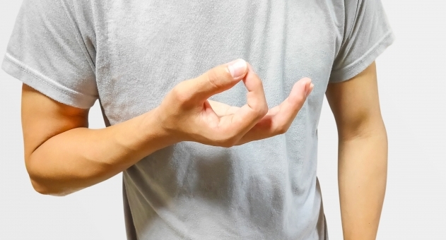 爸領退休俸＋收租爽買股 還哭窮討孝親費！她買不起房氣炸