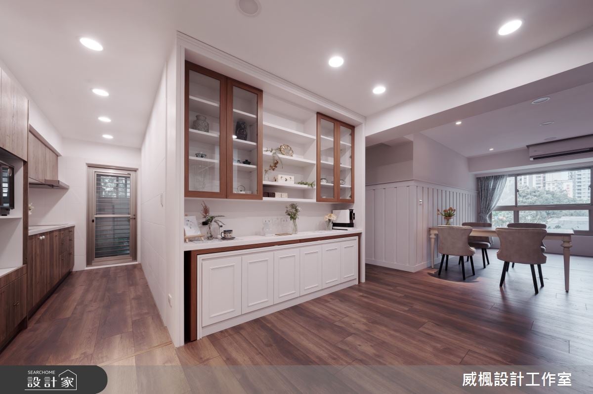 伴著輕柔的英式鄉村風情，一同揮別陰暗老屋！跳色花磚+美型收納打造30坪...