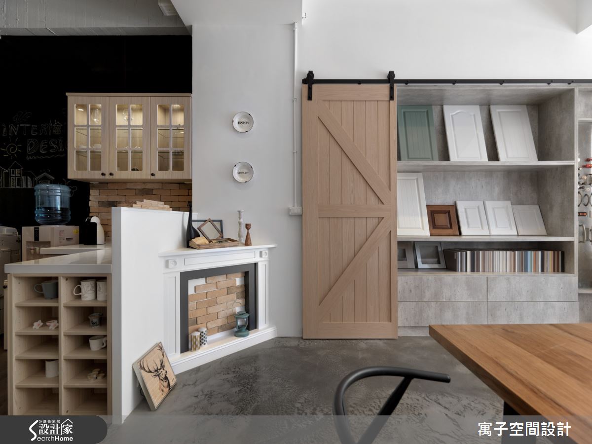 讓人彷彿置身特色咖啡廳的 15 坪工業風辦公室