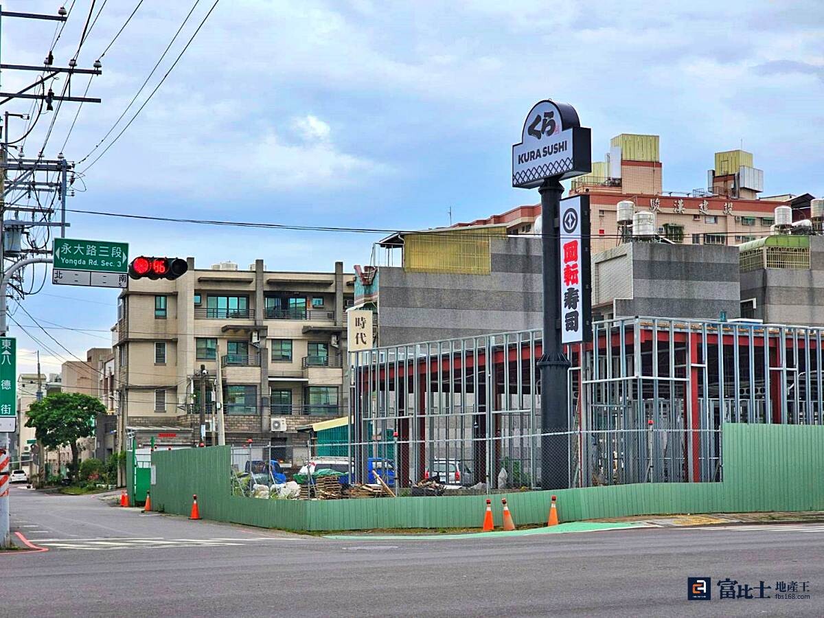 信義房屋永康鹽行店店長陳萱蓉分析，近年來許多連鎖大品牌接連選擇進駐永康永大路，代表企業著眼於未來，看好周邊人口與消費。（圖／記者蘇茵慧）