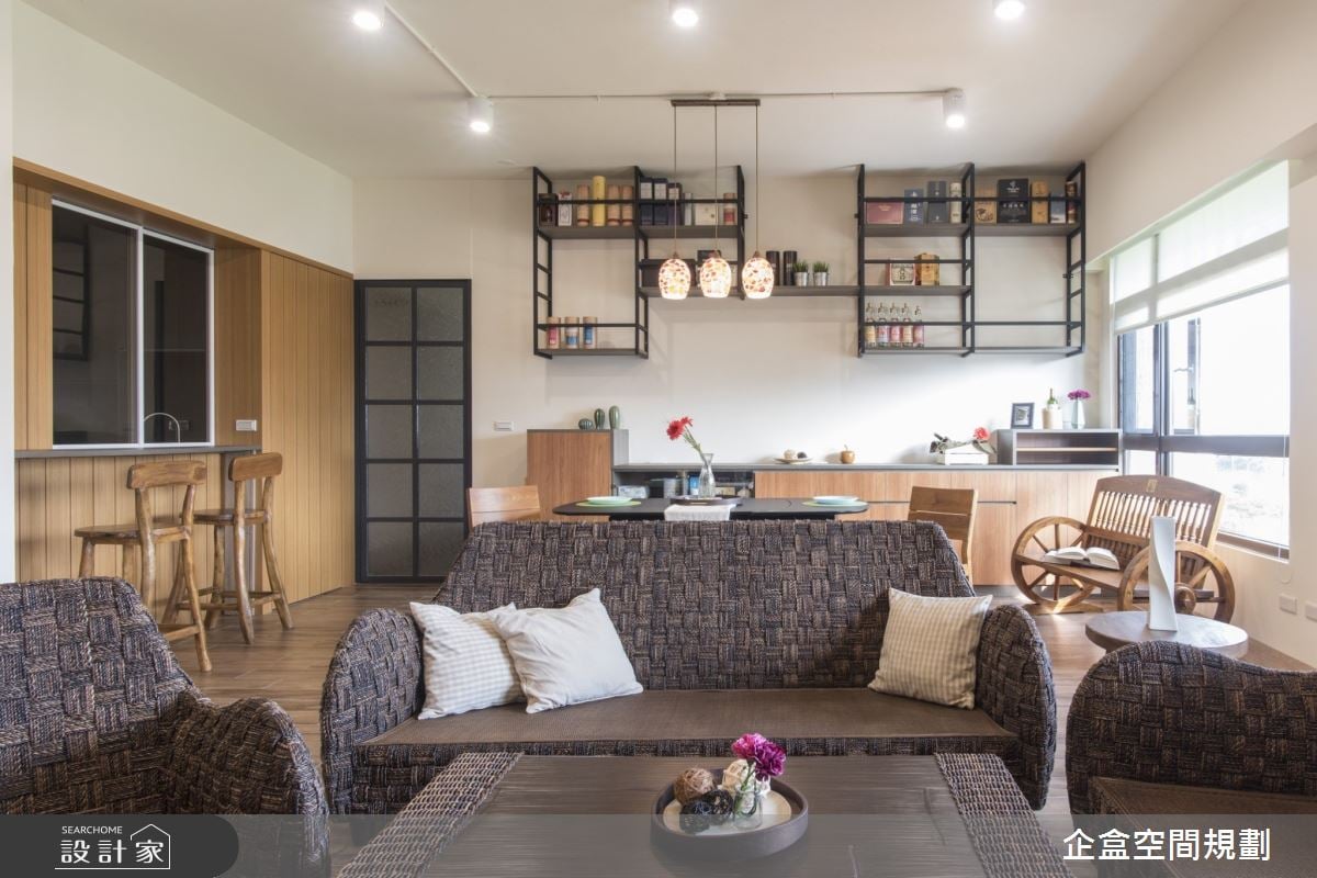 木質感混搭全家人的溫馨樂園，寬敞書房、療癒吧台讓宅家生活不無聊