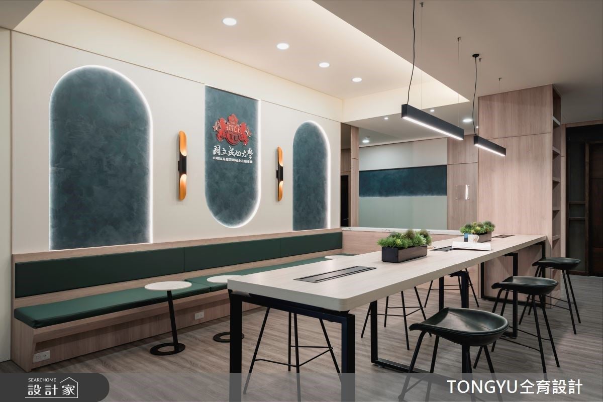 老屋新風貌！徜徉雲霧感藝術塗料佐木質x石紋點綴自然，成功大學EMBA療癒...