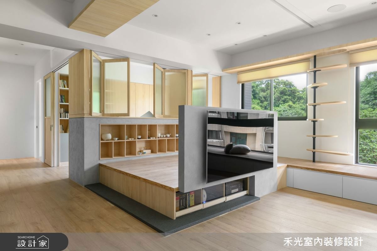 酪梨綠日系親子空間放大術：寵物專屬層架×海量格柵書牆的日式休閒風設計