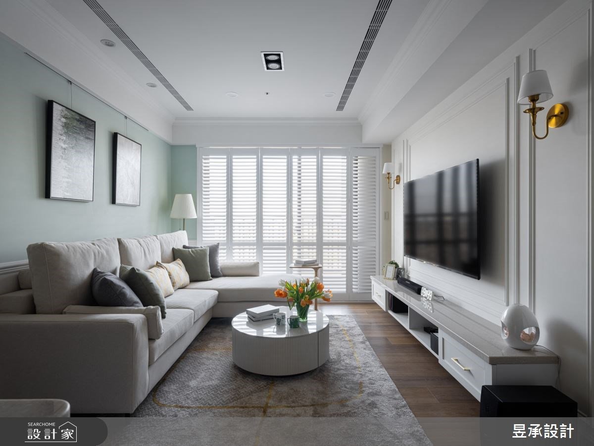 走進宛如電影般的美式風格宅！經典線板、圓拱設計與風格吧台，將年輕夫...