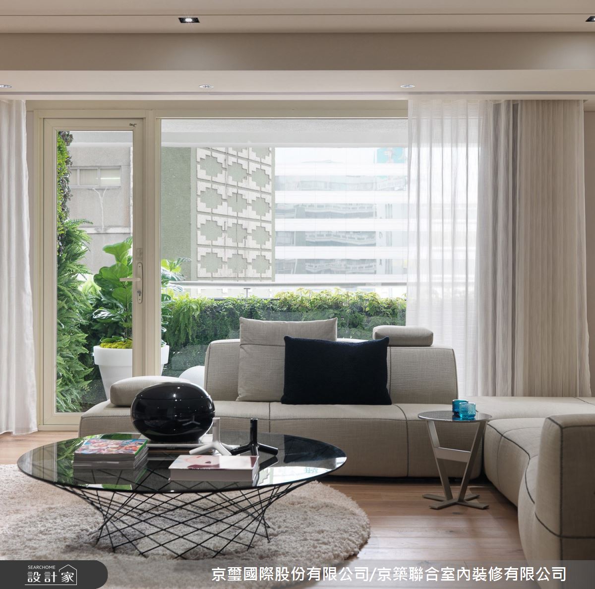 去除框架串起對話，綠意豐沛豪宅自然原力