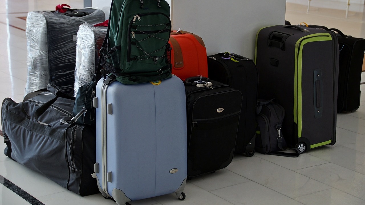 小坪數如何收納行李箱？網神回：出國再買回國就丟