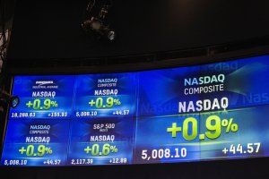 若經通膨調整，還需再漲2000點才算高峰