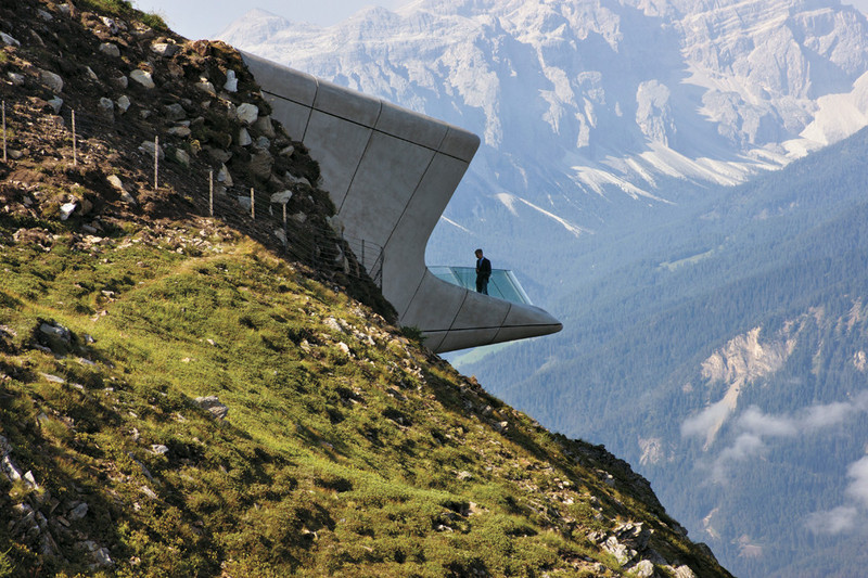 MMM Corones義大利。從地表竄出的無機質巨獸