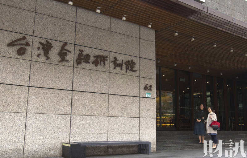 金融研訓院每年考照逾10萬人次　考愈多愈厲害？