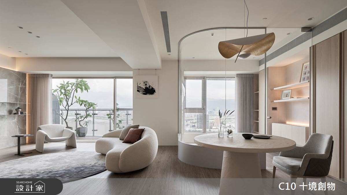漫步於慵懶的奶油簡約宅，引領高樓河景、充沛日光走入夫妻倆與毛孩的幸...