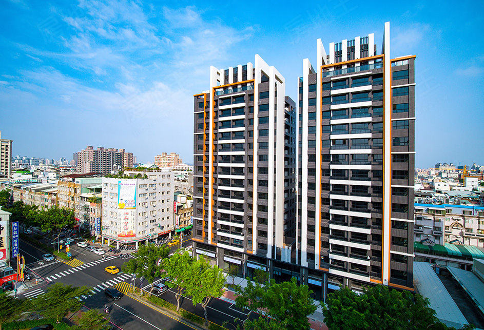 高雄市前鎮區熱鬧商圈，黃金地段優質大樓