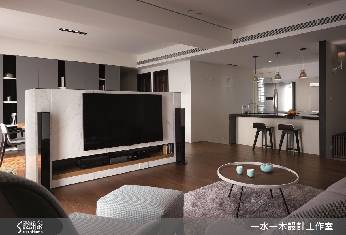 休閒宅的雙面牆超心機！收納 x 隔間 x 電視牆都討好 
