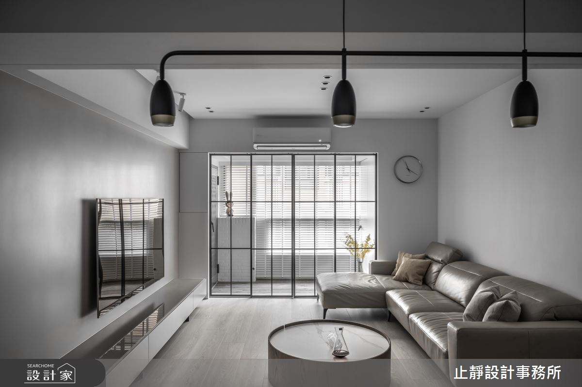 35坪現代宅重憶相遇時分，品味老屋與灰階的濤聲絮語