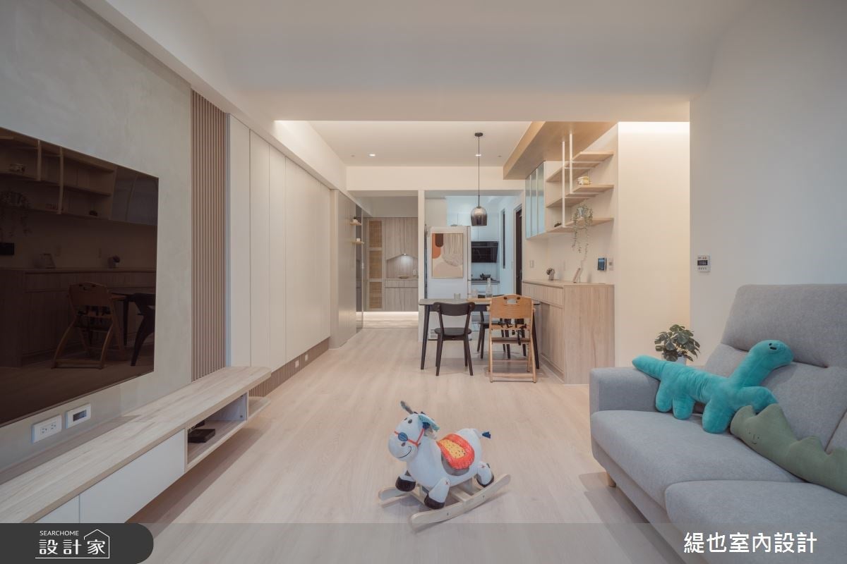 落塵區整合衣帽間、客廳延伸收納櫃牆，還有主臥複合式衣櫃設計！22 坪北...