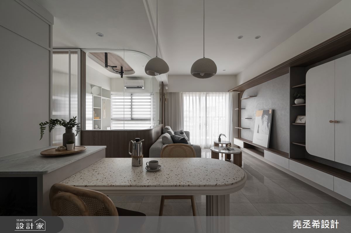 貓主與貓奴共享天地！2+1 房設計將玻璃書房與寵物活動區結合，打造你舒...