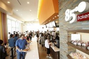 一塊熱麵包的奇蹟　 85℃美國奇襲星巴克