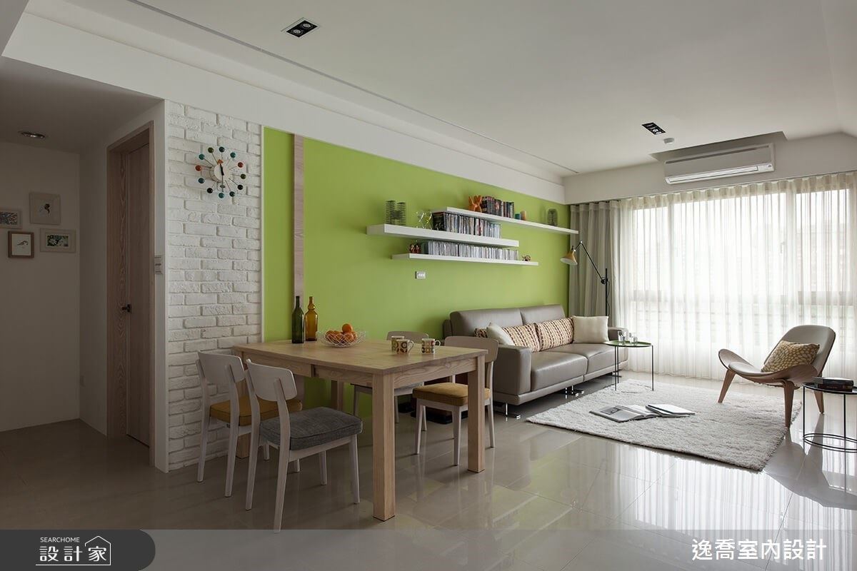 中古屋翻新刷上活力奇異果綠！襯托藏書收納帶來亮眼北歐風