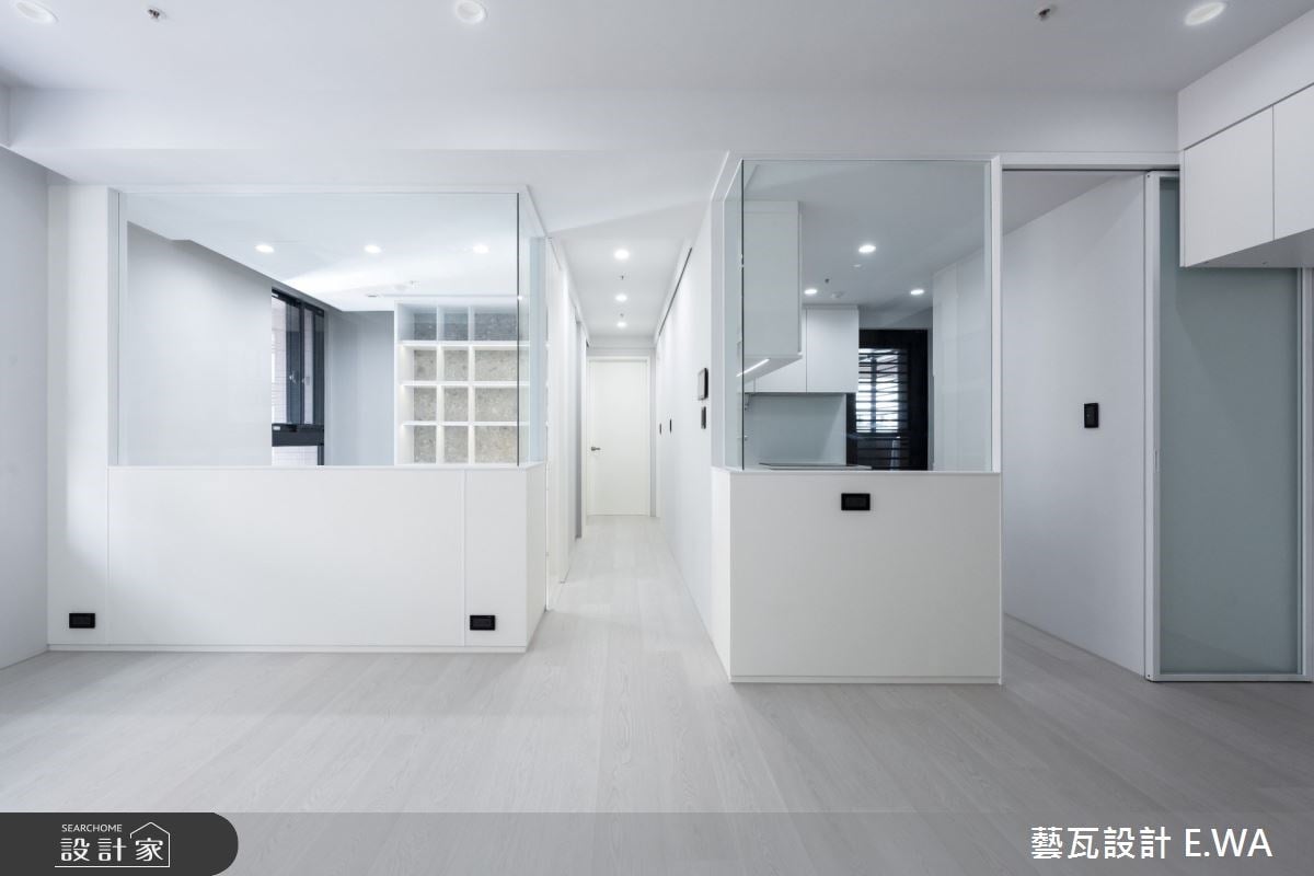 純白與輕隔間放大視覺！簡約風單身宅，打造實用性十足的收納設計