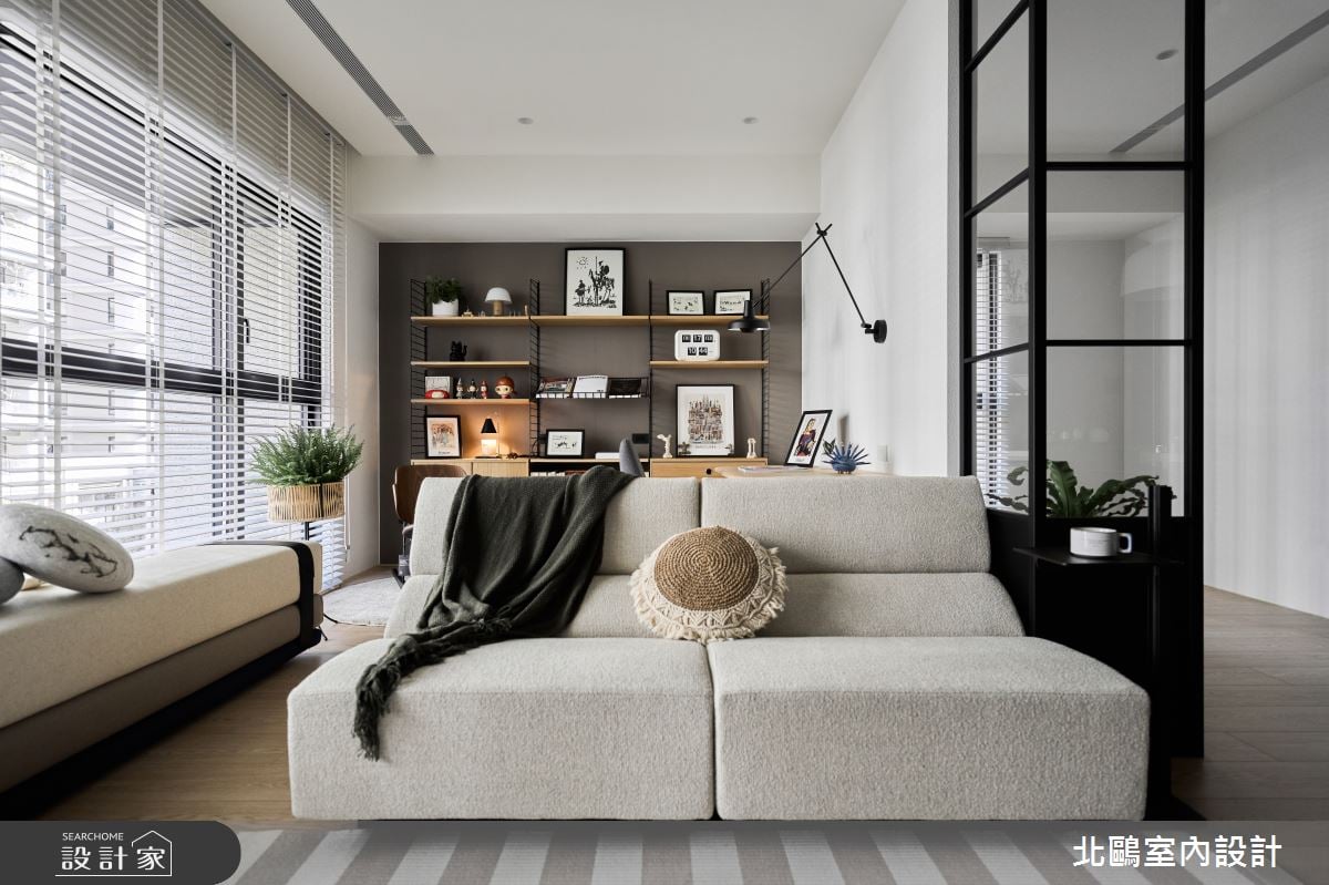 家不用很大、好住最重要！開放格局融入清爽白與內斂黑，兼具輕柔與個性...