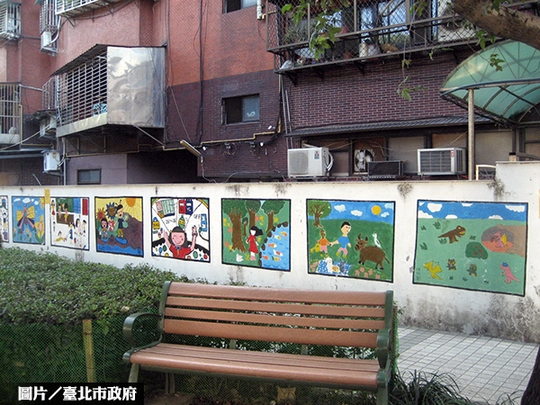 為建商毀公園開路 北投居民批官商勾結