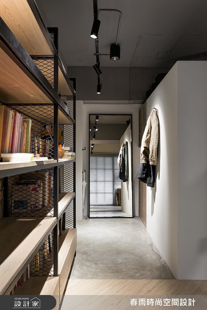 文藝型男的單身宅！你的工業風書櫃、放空陽台、旋轉電視牆