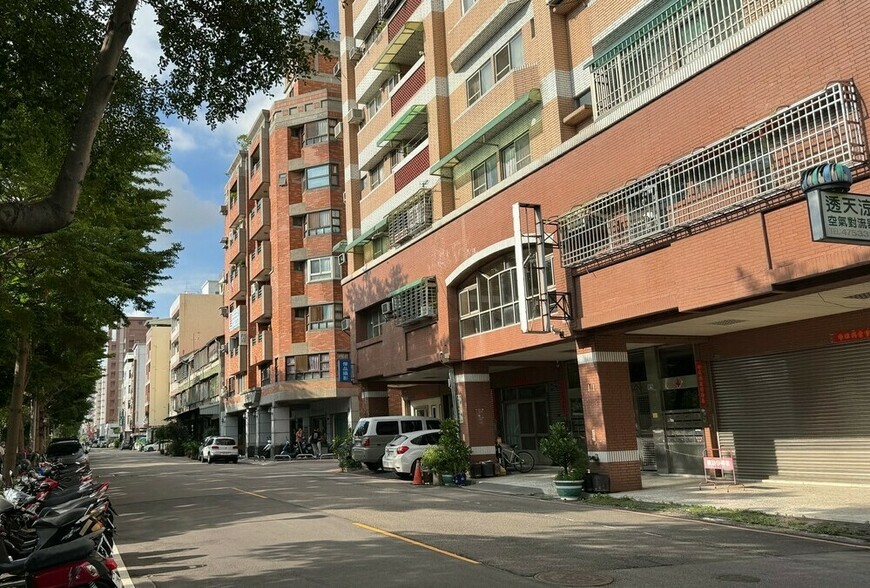 沒底薪還要求打卡？房仲業「假承攬真僱傭」爭議燒 律師：符合3條件就該...