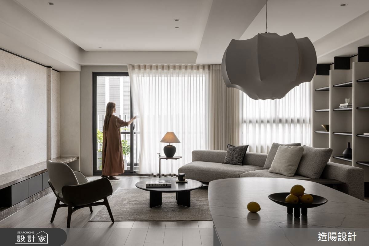 在都市喧囂中，與生活展開深度對話!48坪現代風新成屋以材質與光線書寫詩...