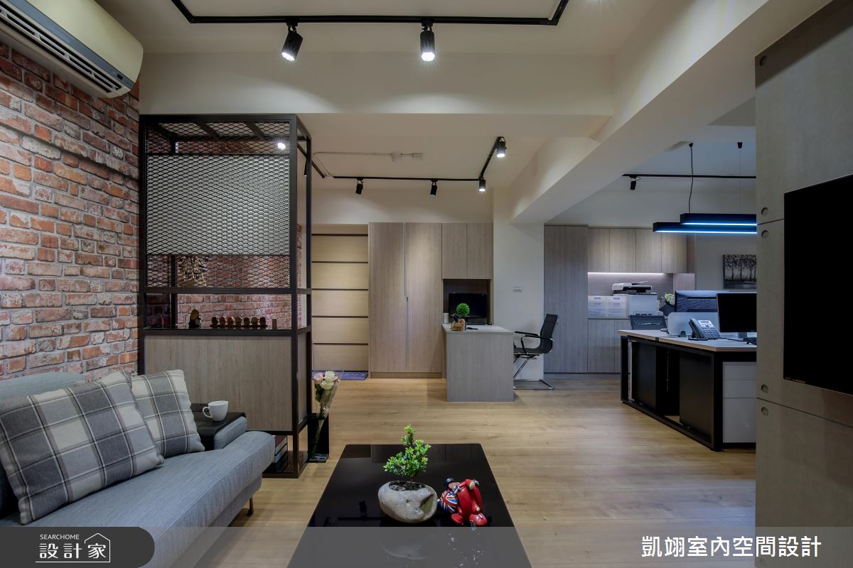 小夫妻最強力的事業後盾！住辦合一的完美 15 坪起家厝