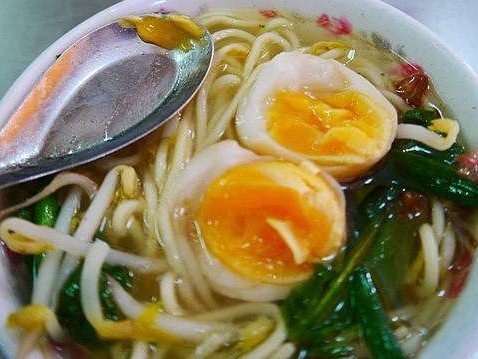 巷弄內門庭若市的古早味美食