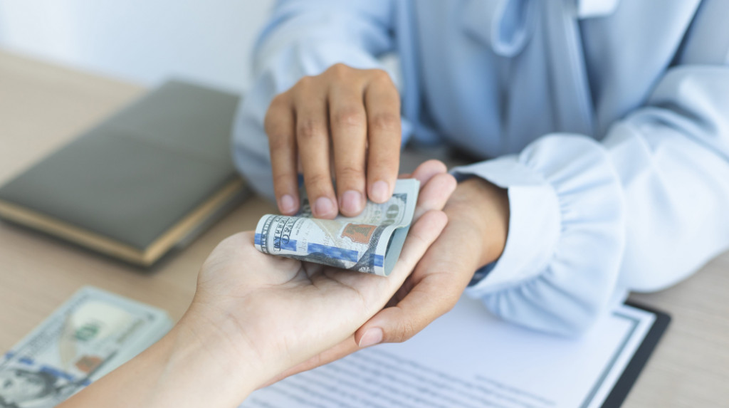 42%美國成年人需要靠父母金援