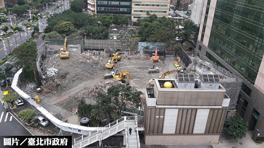 舊市議會提前拆完　下月再招標