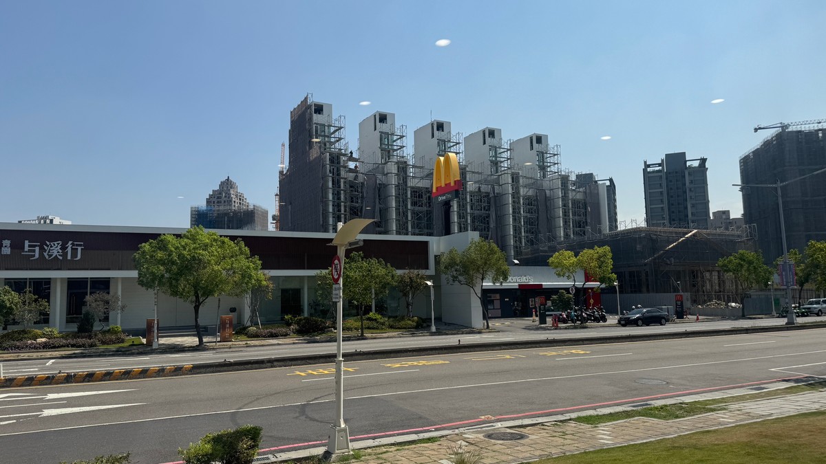 建商找代銷又找房仲 銷售管道大亂鬥！殺價搶客、價格崩盤 建案直接滯銷
