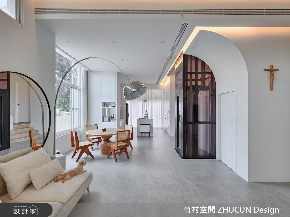 毛胚屋訂製智能透天別墅！透明電梯、梯下樹洞與玻璃玩具室，賦予作曲家...