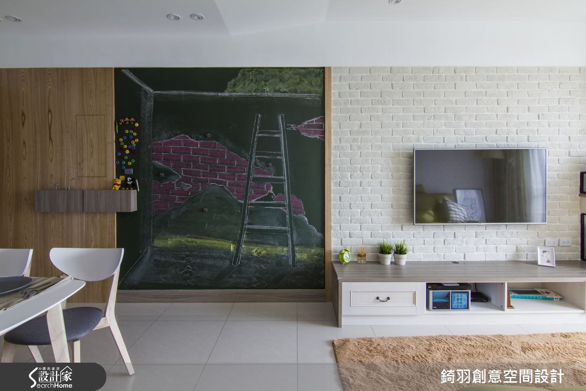 在我們 25 坪的家  畫一道通往幸福的階梯