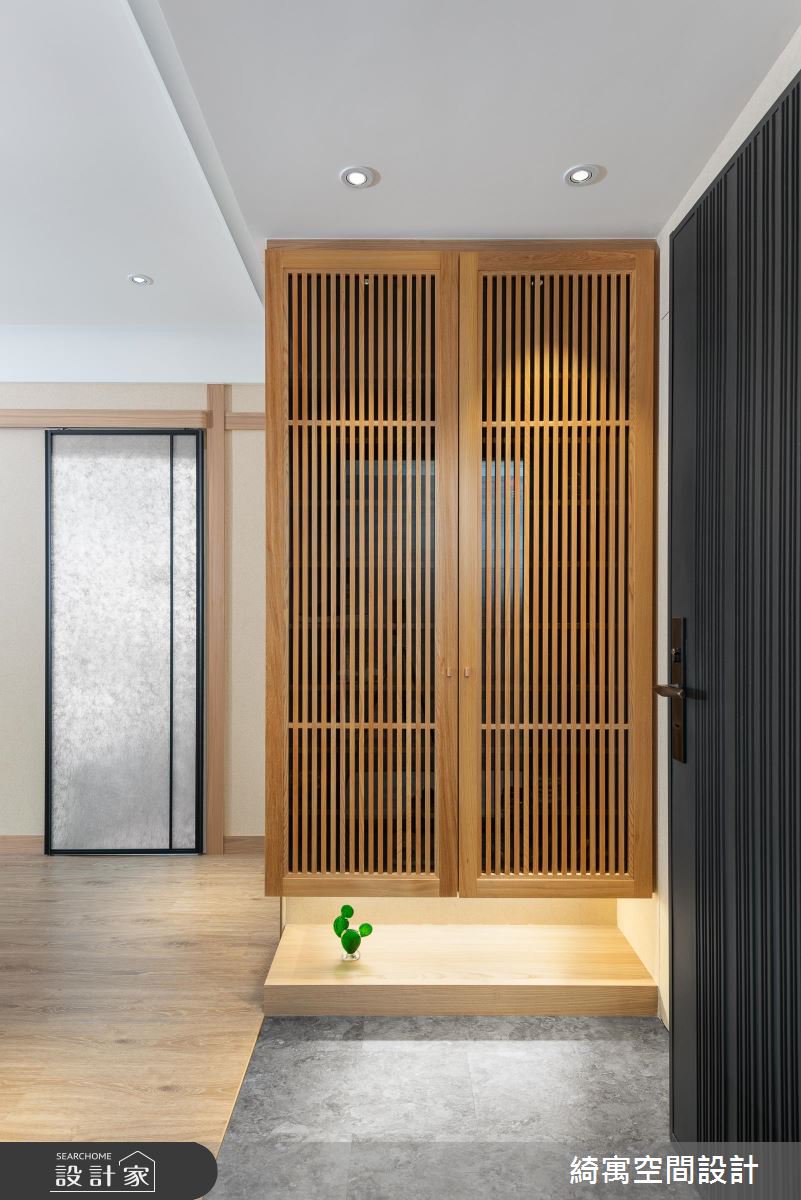 嗅著檜木香氣、欣賞馬克杯牆 收藏旅行回憶的日系禪風退休宅