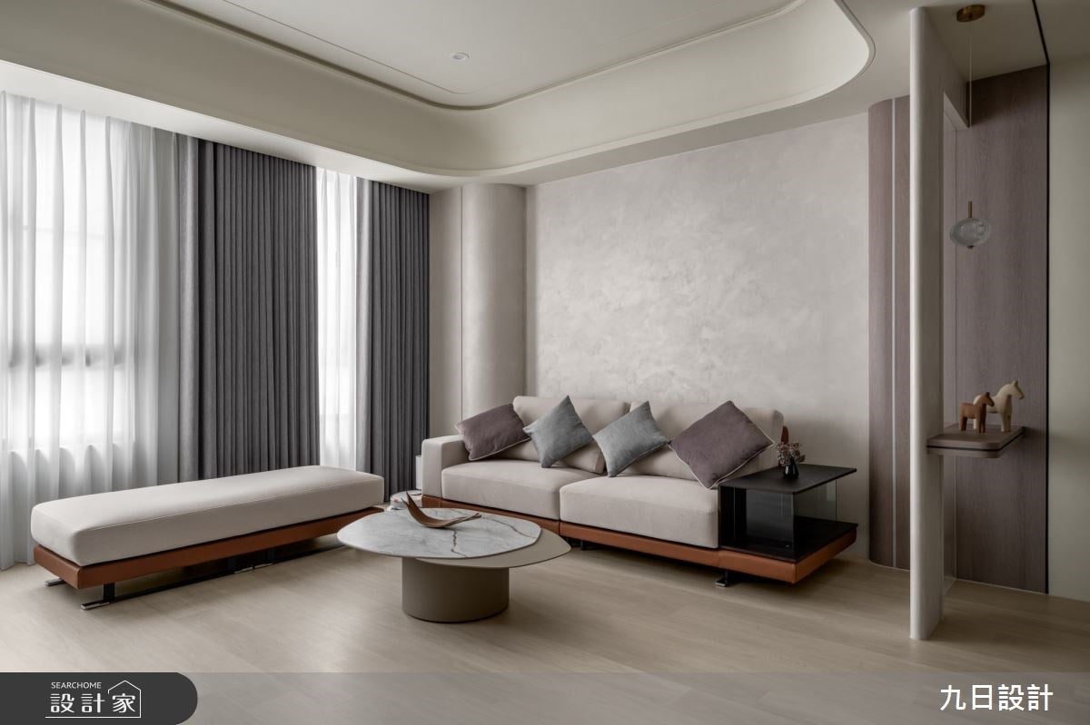 台中透天別墅採日式侘寂混搭風格，唯美光影X低採度配色，使快節奏的生活...