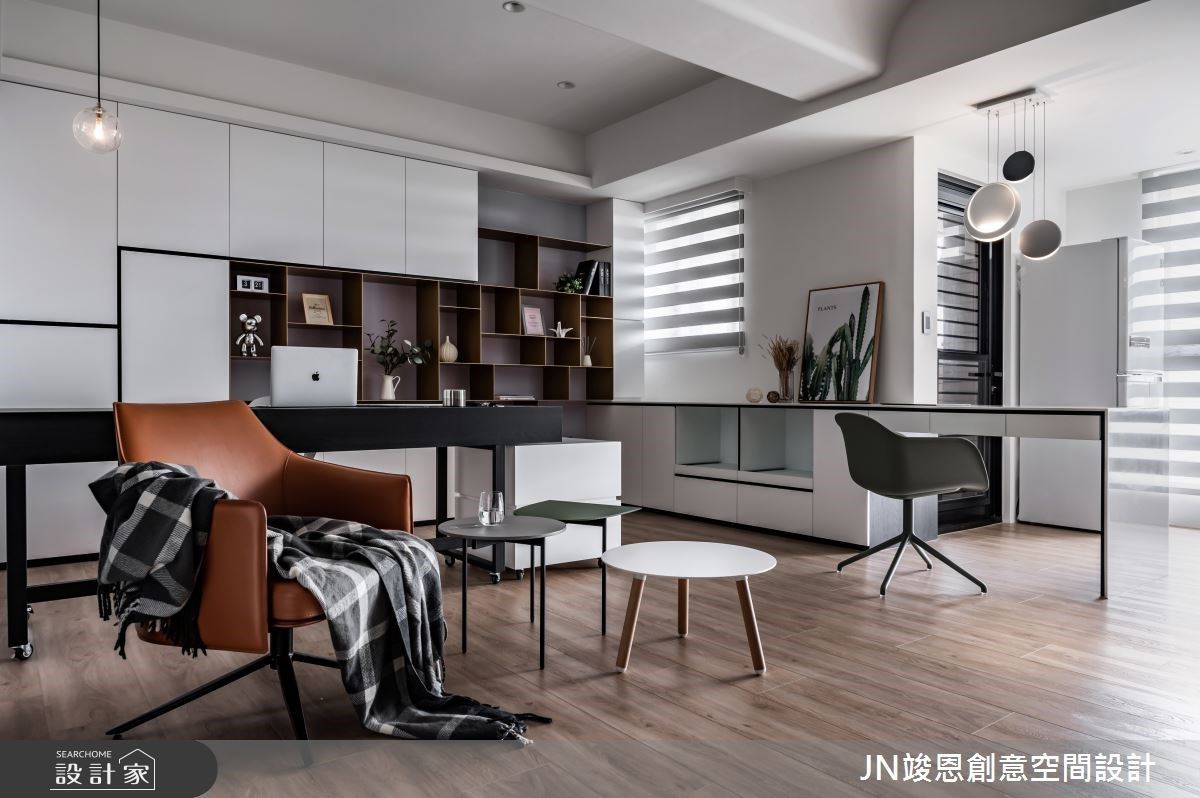 在單身小宅內與自己獨處，12坪空間裝下開放式客餐廚、獨立更衣間