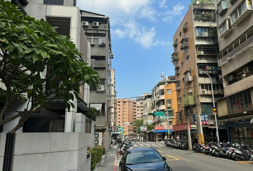 經營權之爭煙硝再起？中工否認結盟新美齊 與寶佳檯面下的諜對諜大戰 | M...