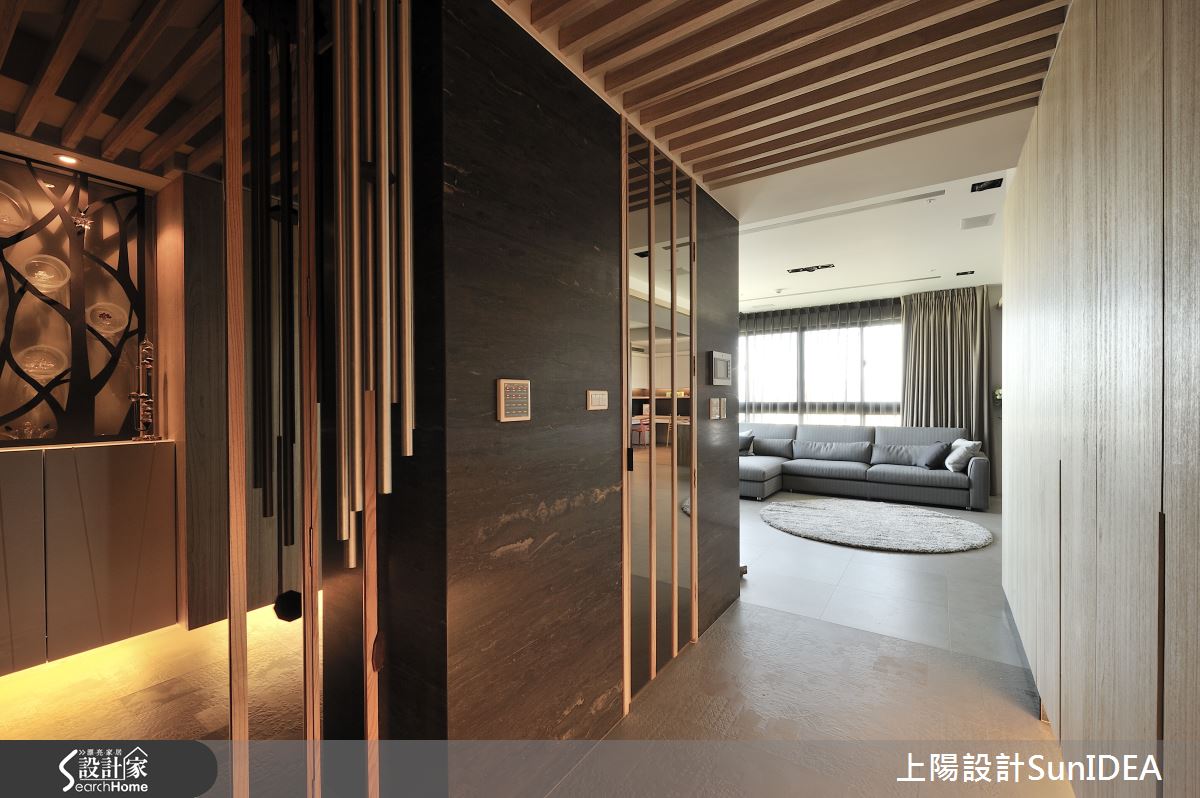 度假視角啟動！水岸景觀+「弓」字型採光的大宅場景 