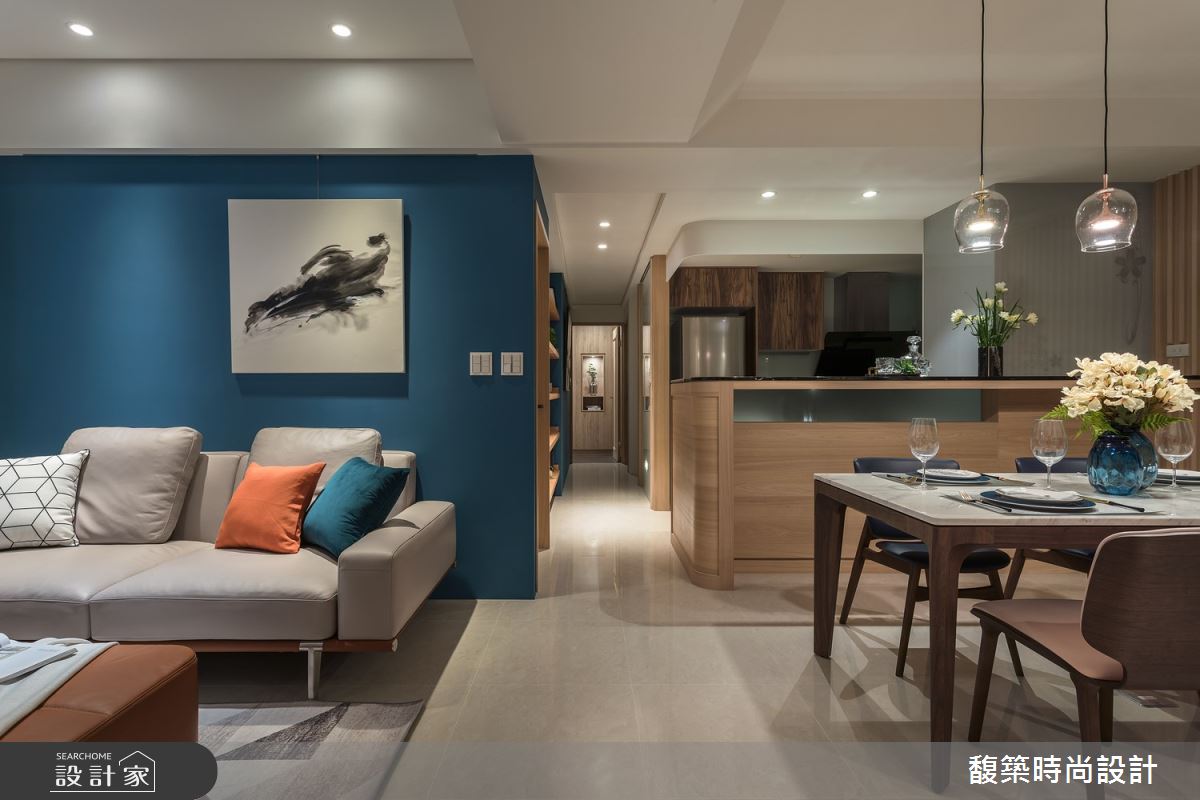 大理石拼搭法 X 高彩度牆面！幫木質北歐老宅加點生活色彩